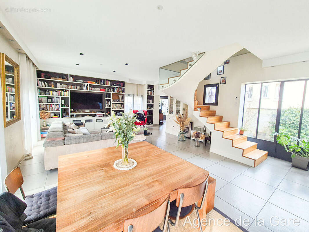 Maison à CARRIERES-SUR-SEINE