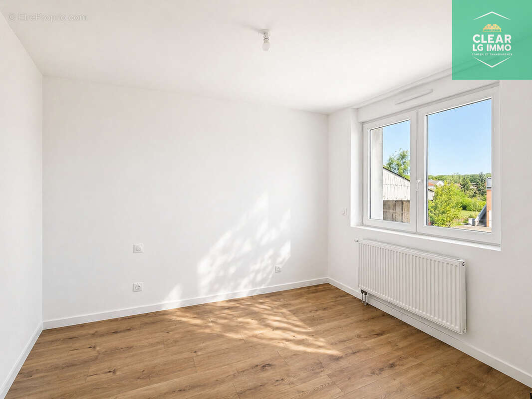 Appartement à SEMECOURT