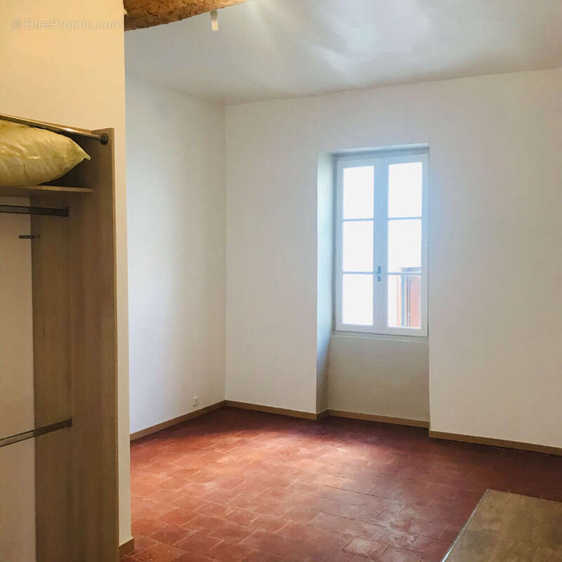 AGDE théatre,  grand appartement  de  54m²  environ . - photo 7