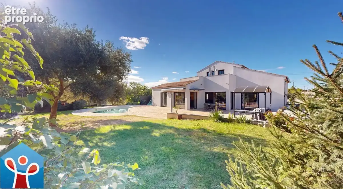 Villa moderne avec piscine, dépendances et terres agricoles - photo 1