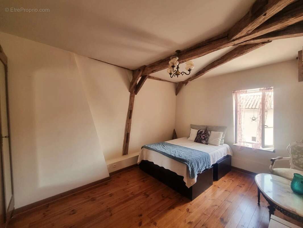 Appartement à CHARRAS