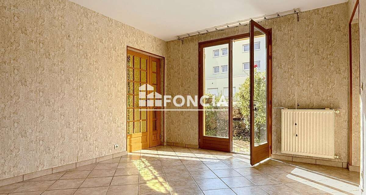 Maison à MONDEVILLE