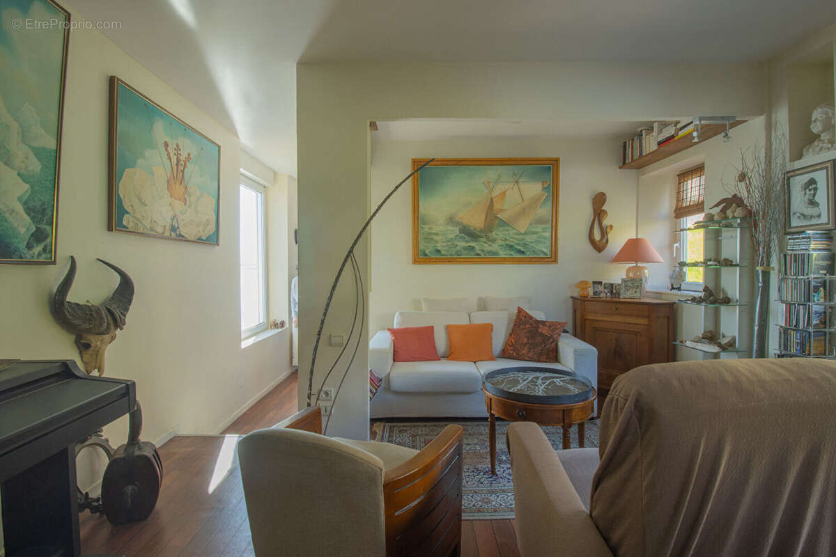 Appartement à PARIS-16E