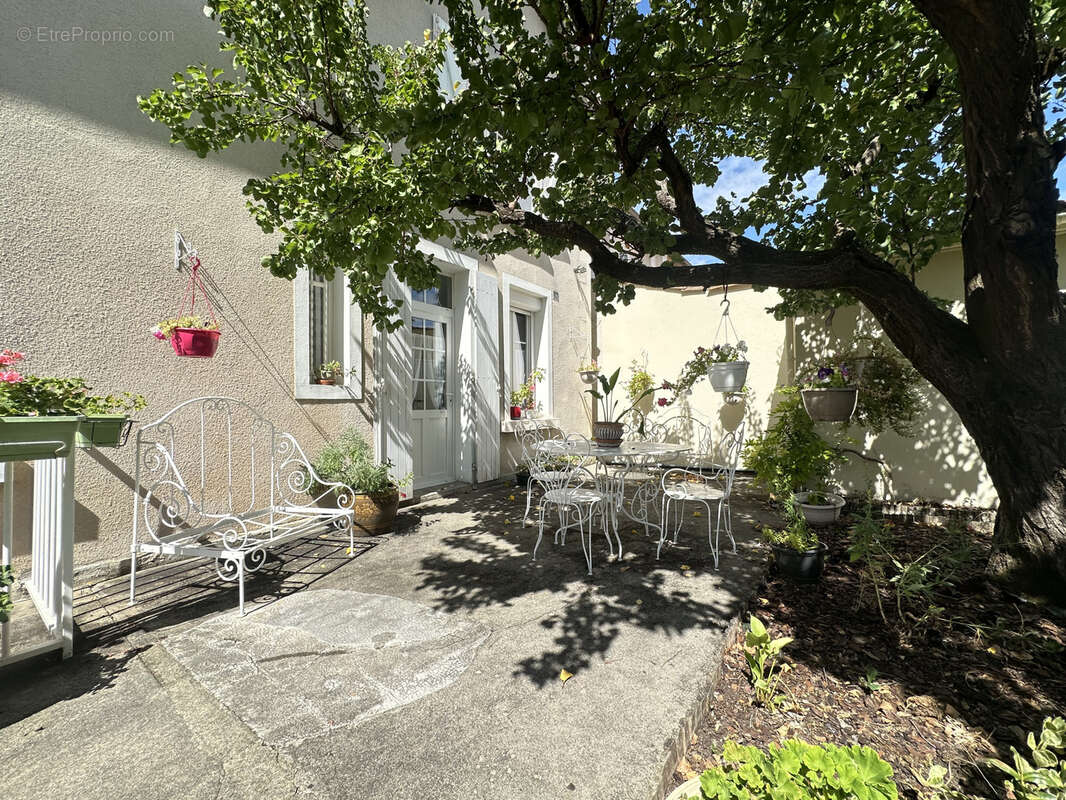 Maison à BARBEZIEUX-SAINT-HILAIRE