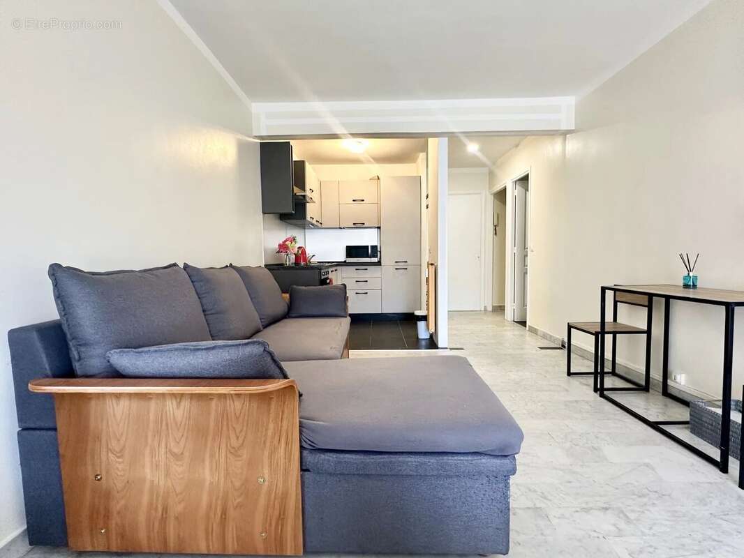 À VENDRE NICE– Studio 31 m² avec balcon, refait à neuf, au calme - photo 2