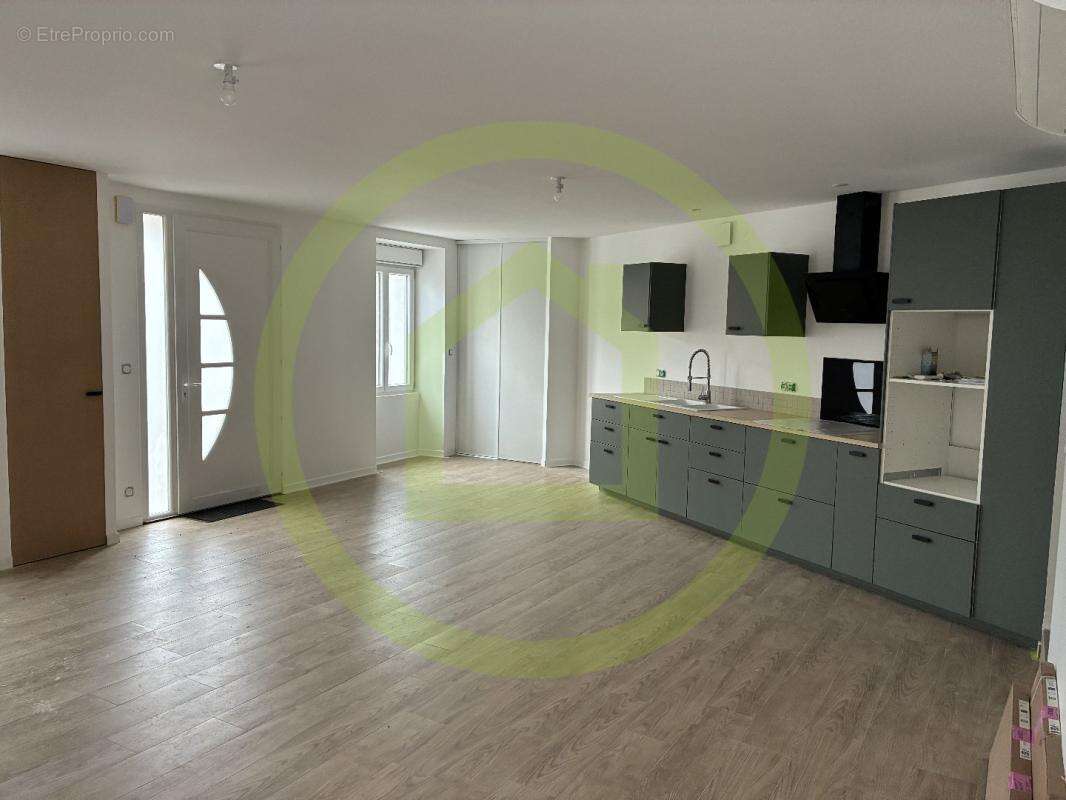 Maison à BEAULIEU-SOUS-LA-ROCHE