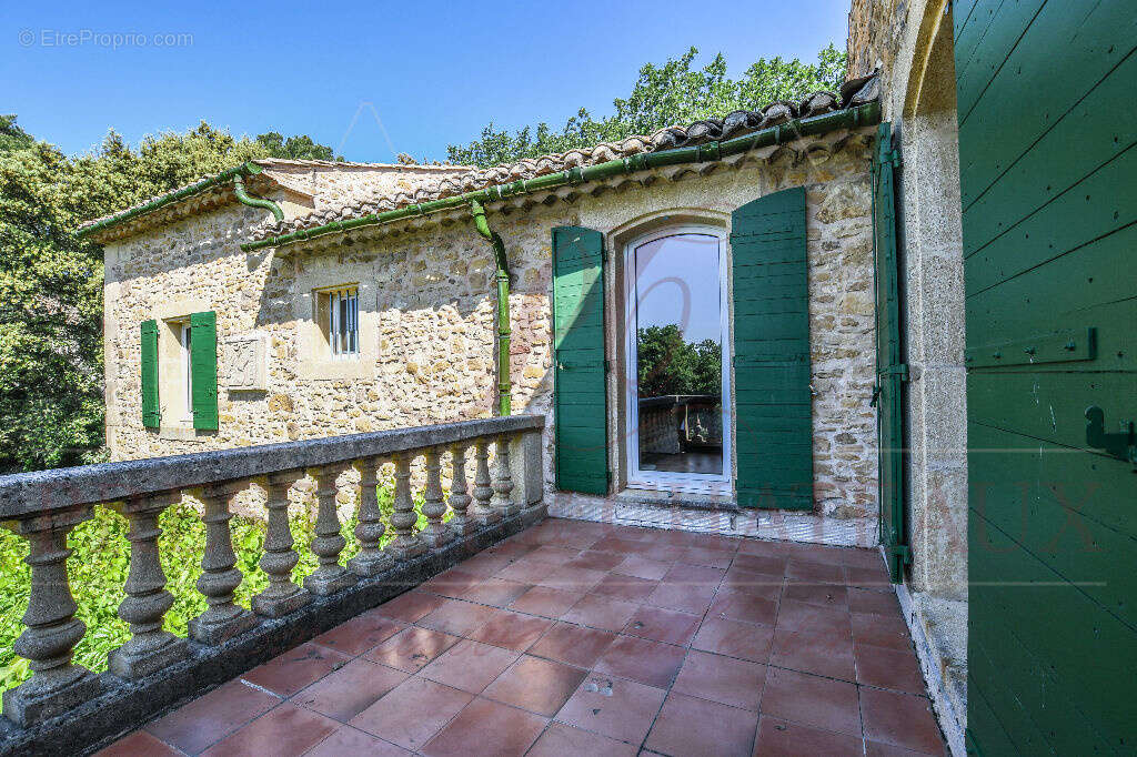 Maison à SAINTE-CECILE-LES-VIGNES