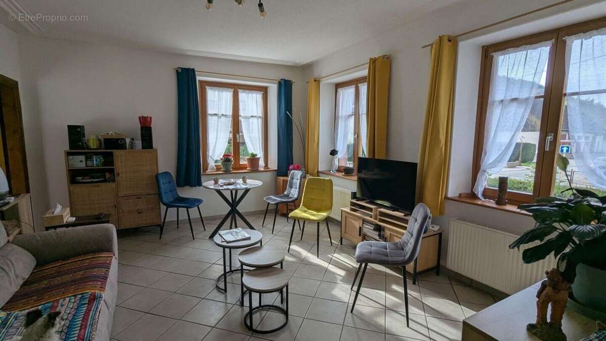 Pour investisseur : immeuble 2 appartements en location + 6 garages - photo 2