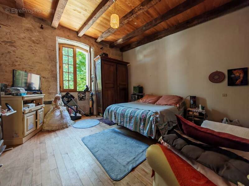 INVESTISSEMENT LOCATIF RARE – Immeuble de rapport au cœur de FOURCÈS, l'un des Plus Beaux Villages de France - photo 5