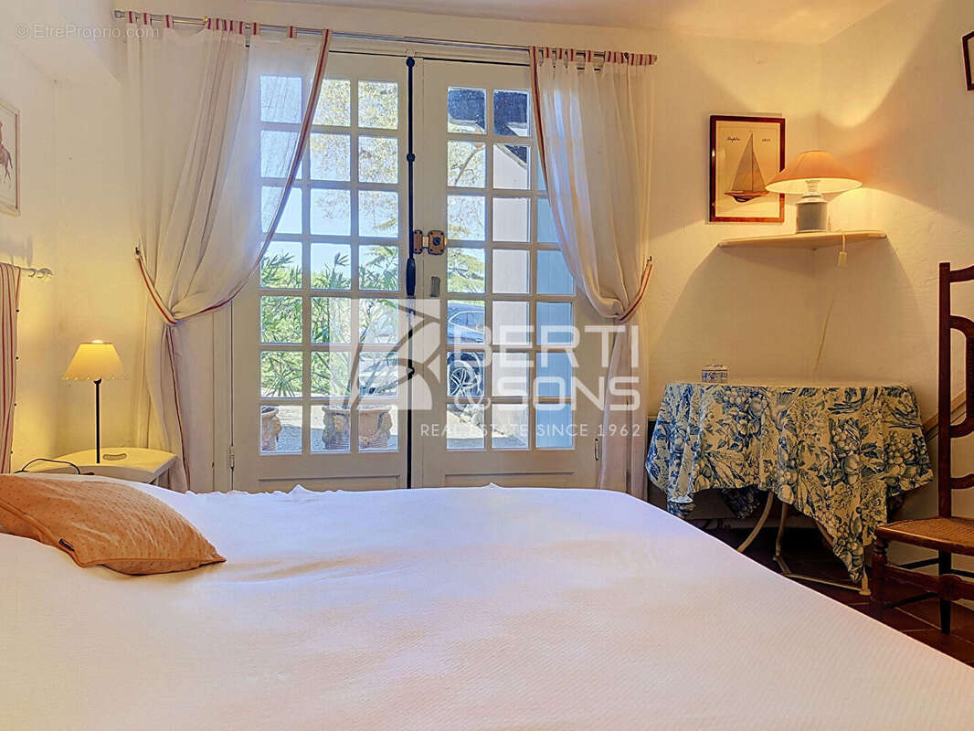 Appartement à MANDELIEU-LA-NAPOULE
