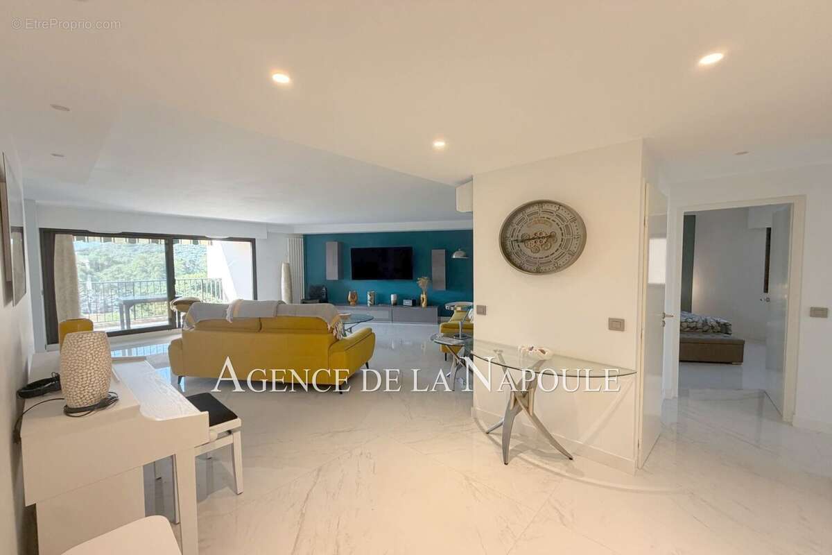 Appartement à MANDELIEU-LA-NAPOULE