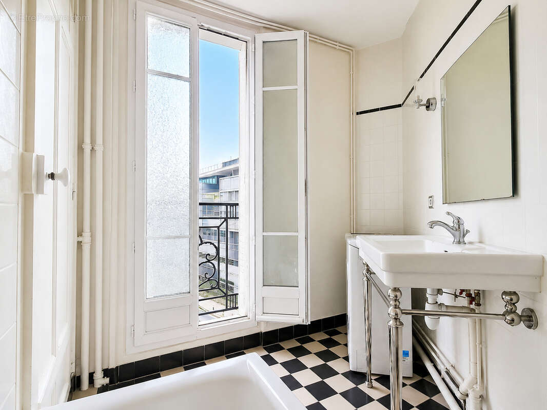 Appartement à PARIS-20E