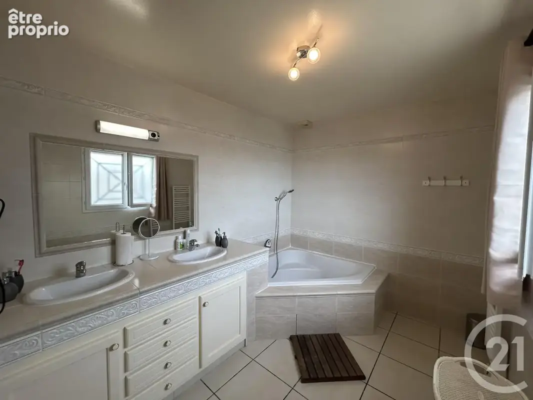 Maison 6 pièces 150 m² à vendre à Saint-Martin-De-Laye (33910) - photo 7