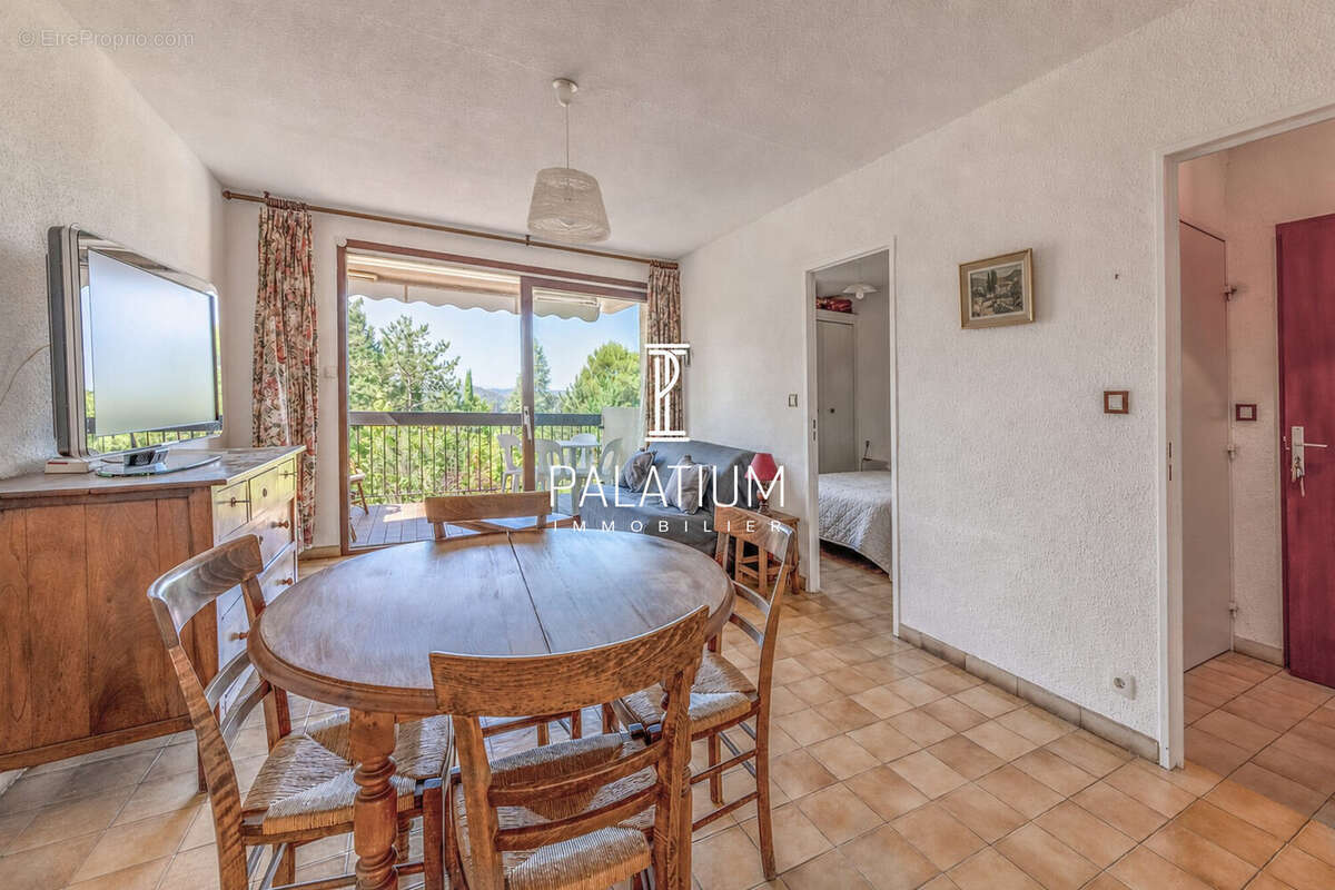 Appartement à GREOUX-LES-BAINS