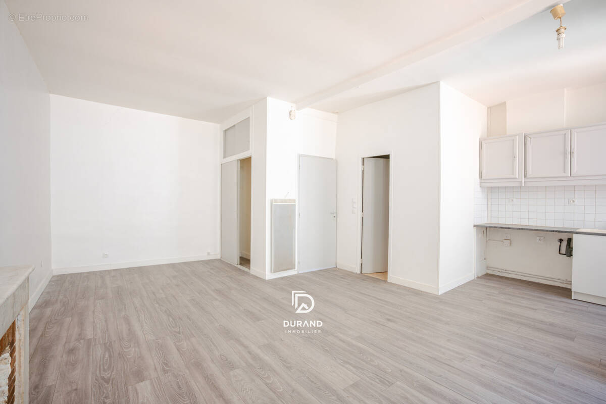 Appartement à MARSEILLE-3E