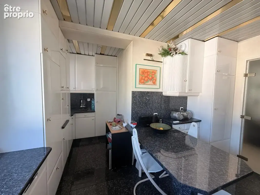 À vendre   Duplex rare de 169 m2 avec deux espaces de vie, balcons et trois stationnements   Saint-Louis - photo 6