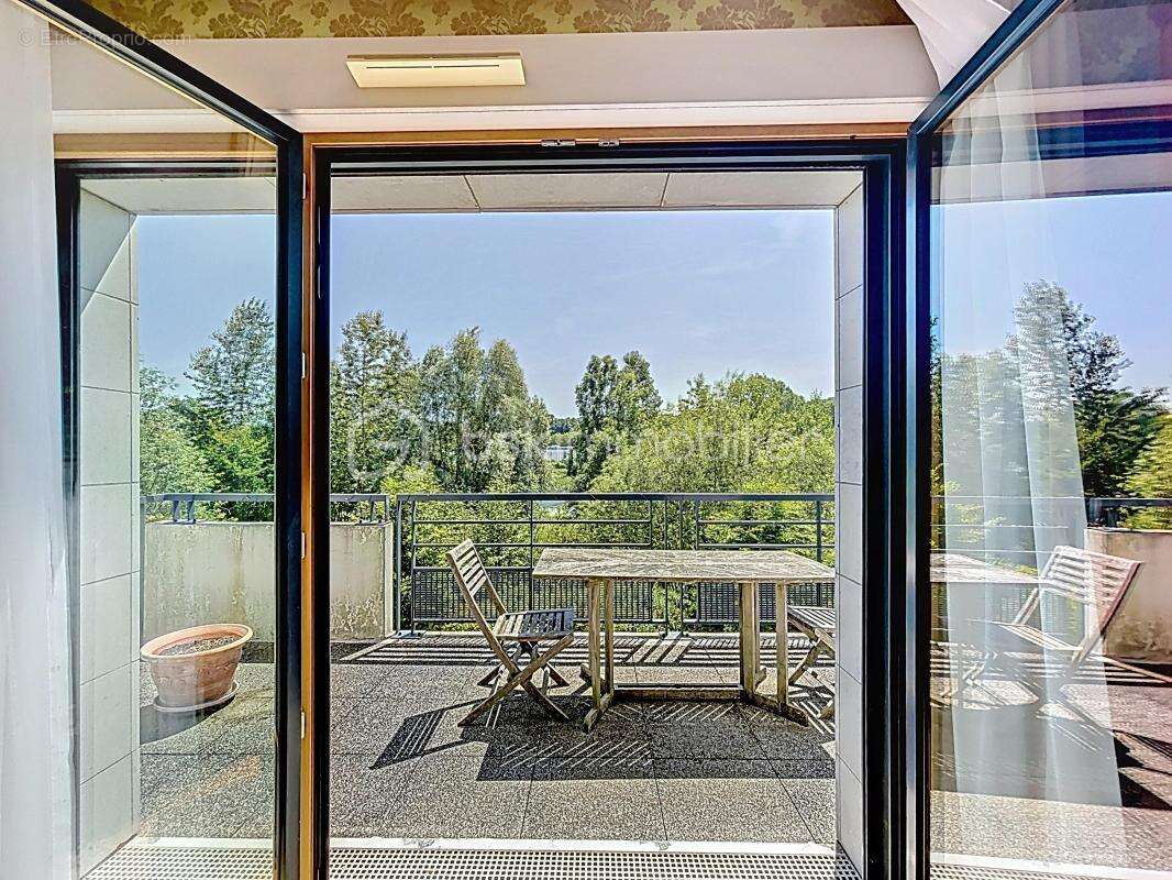 Appartement à MARNES-LA-COQUETTE