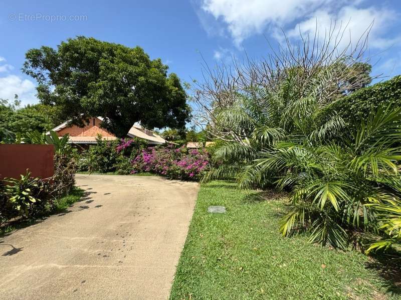 Maison à REMIRE-MONTJOLY