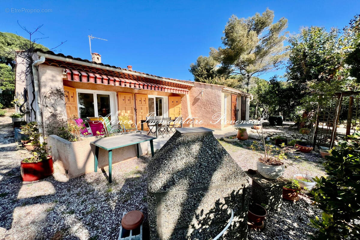 Maison à LES ISSAMBRES