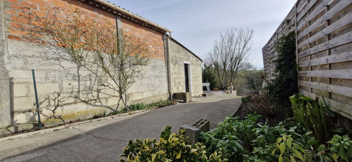 Maison à MORTAGNE-SUR-GIRONDE