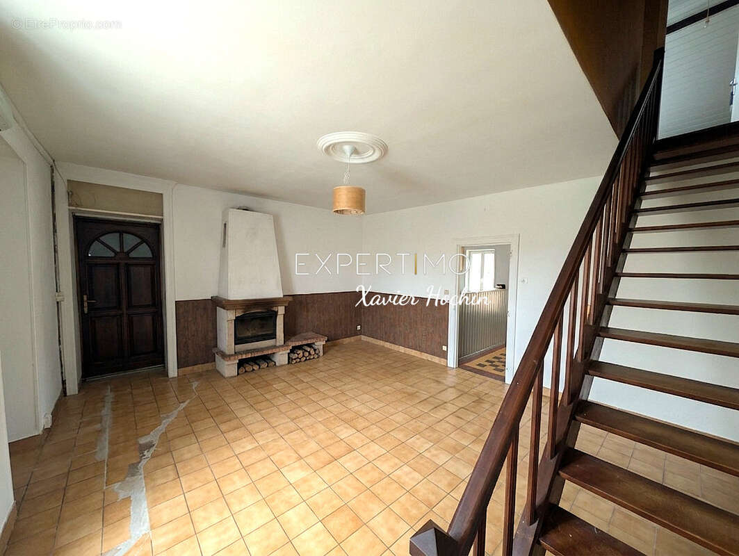 Maison à DURDAT-LAREQUILLE