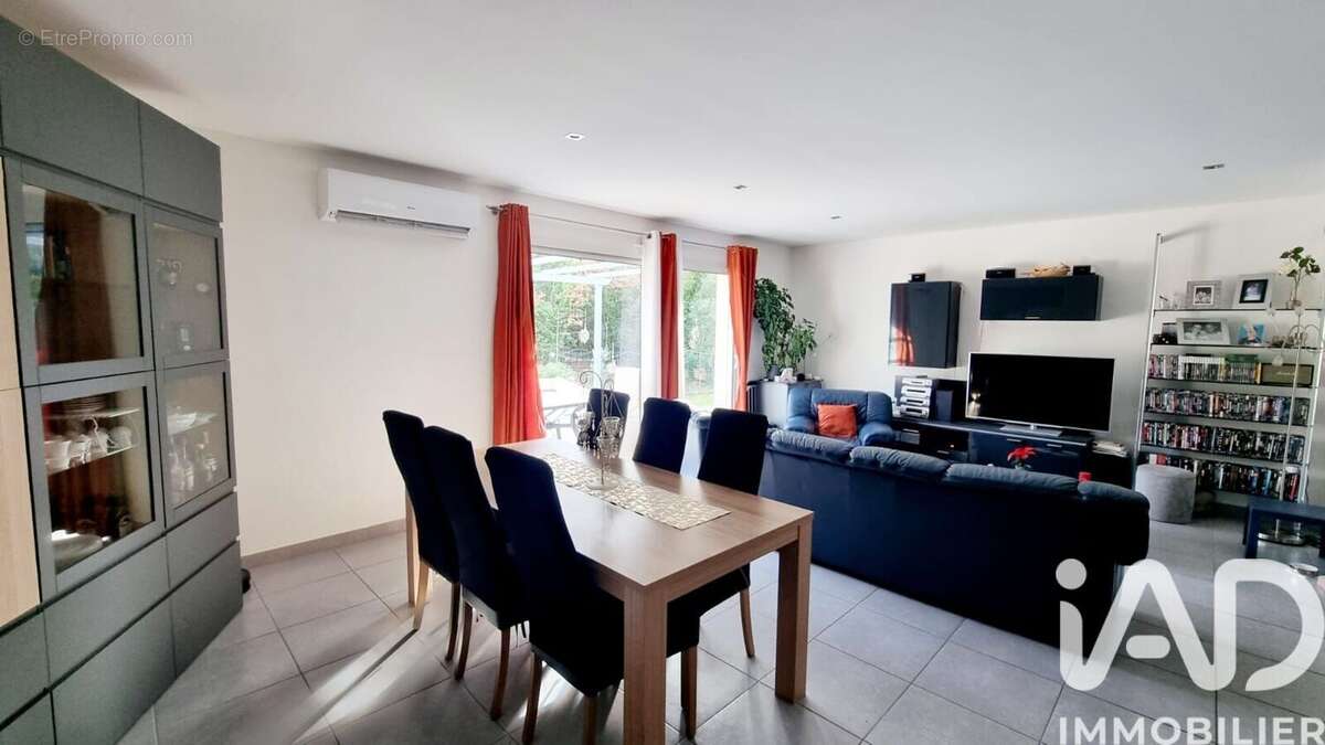 Photo 2 - Maison à NANS-LES-PINS