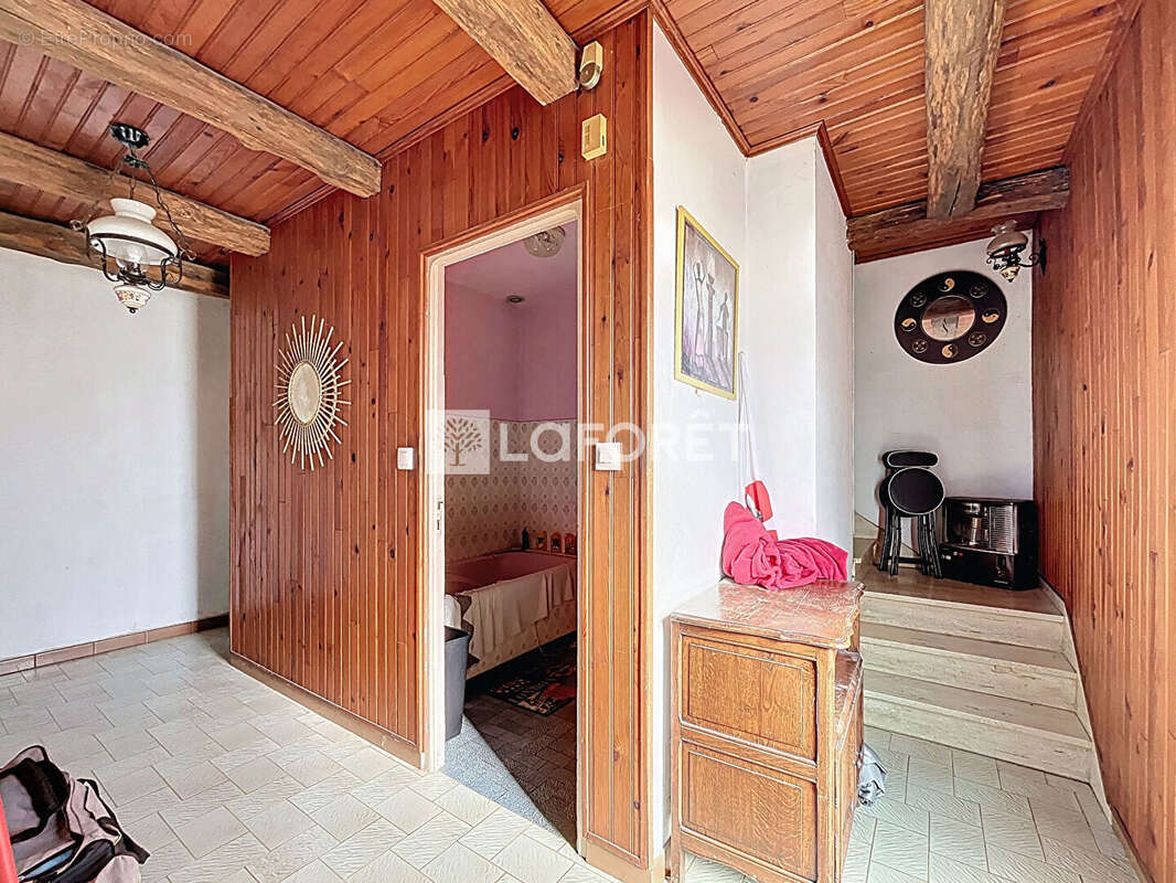 Maison à NEUFCHATEAU