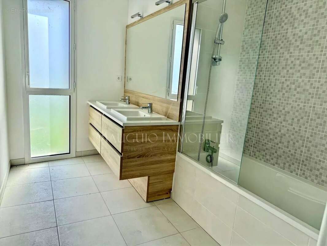 Appartement à MAUGUIO
