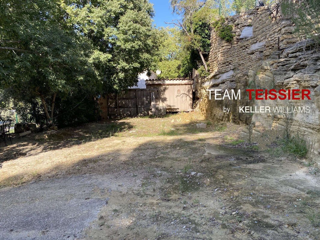 Terrain à CORNILLON-CONFOUX