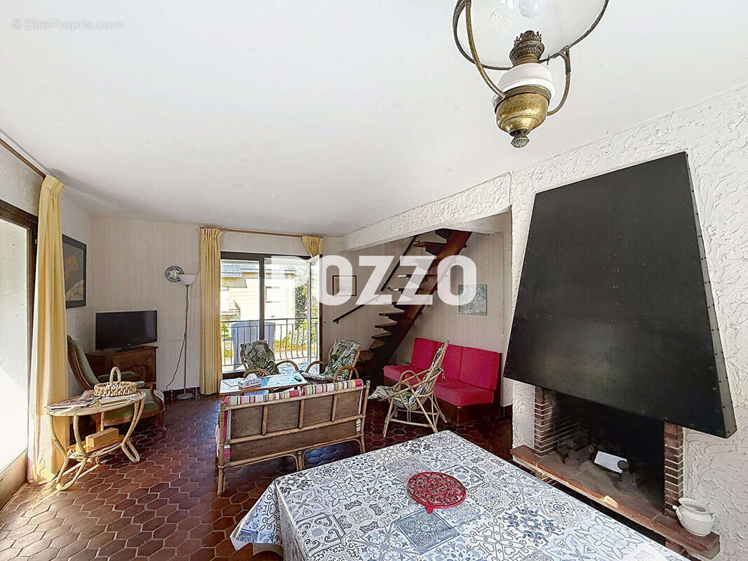 Maison F8 (210m²) en vente à JULLOUVILLE  à 30 m de la mer - photo 4