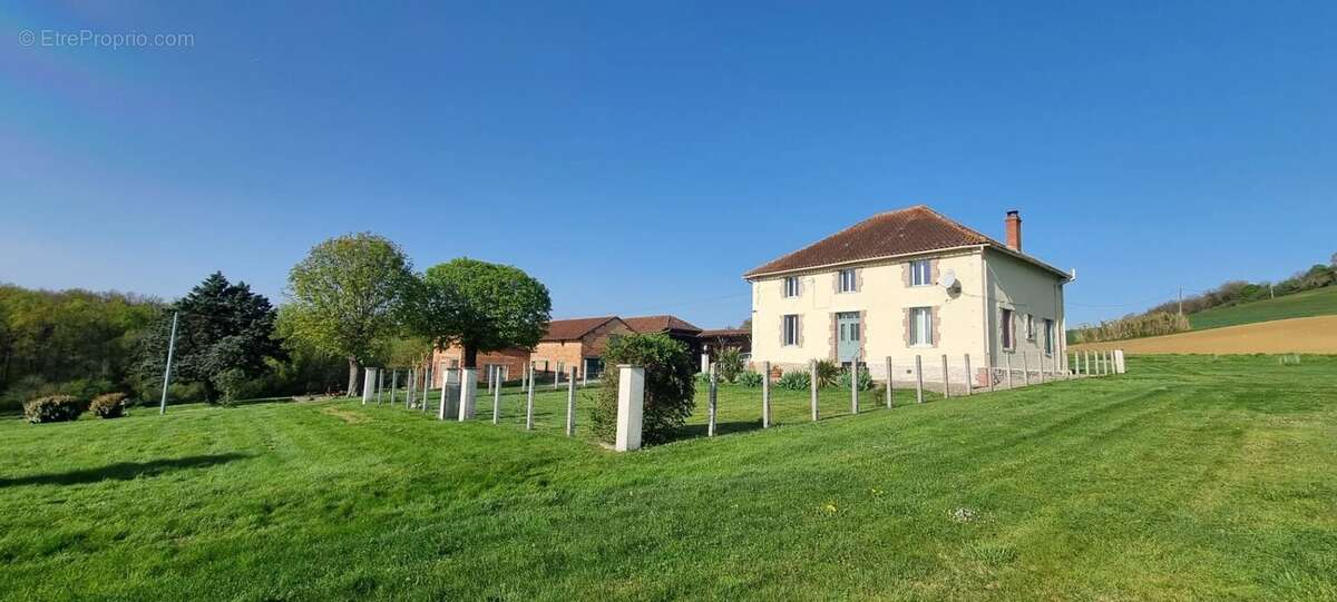 Maison à CASTELNAU-MONTRATIER