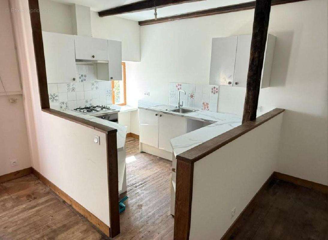 Maison 80 m² à Champagne-Mouton  - photo 3