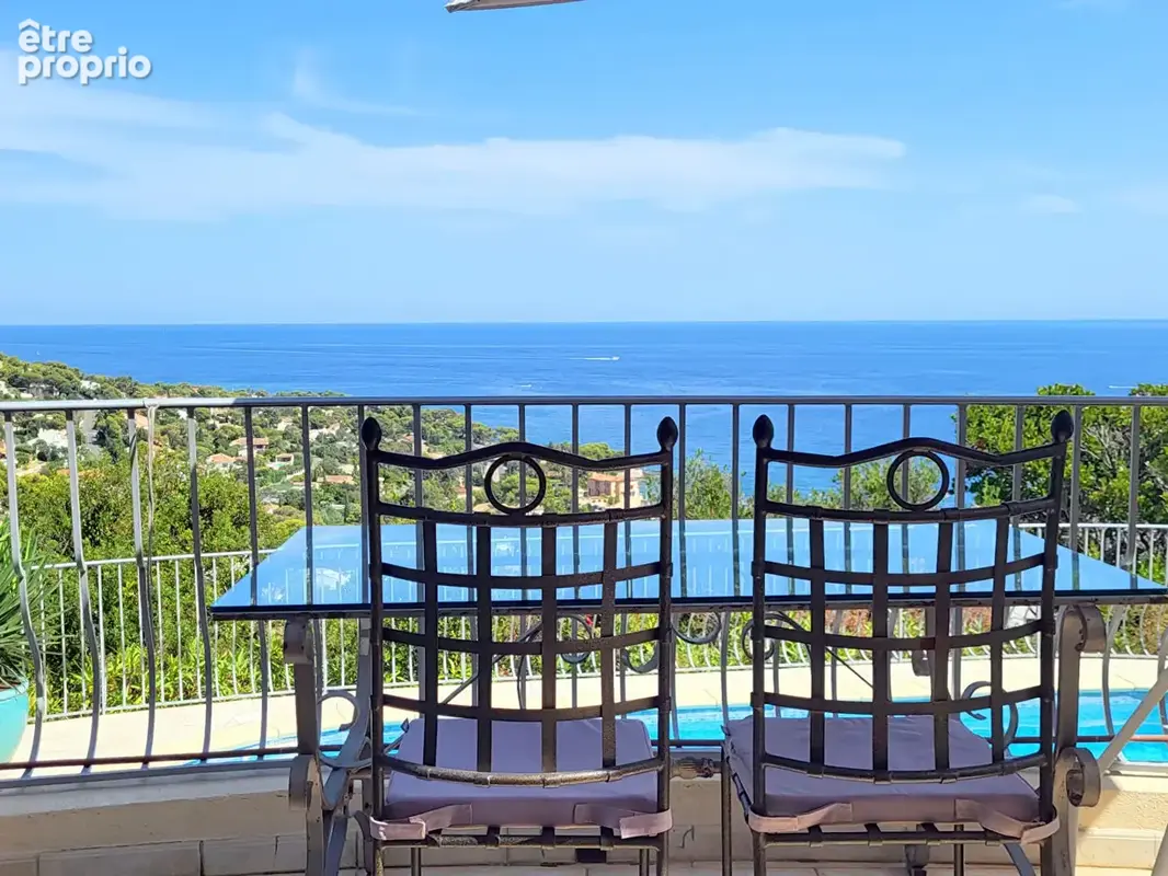 A vendre villa provencale vue mer golfe st tropez garage tout a pied aux issambres - photo 15