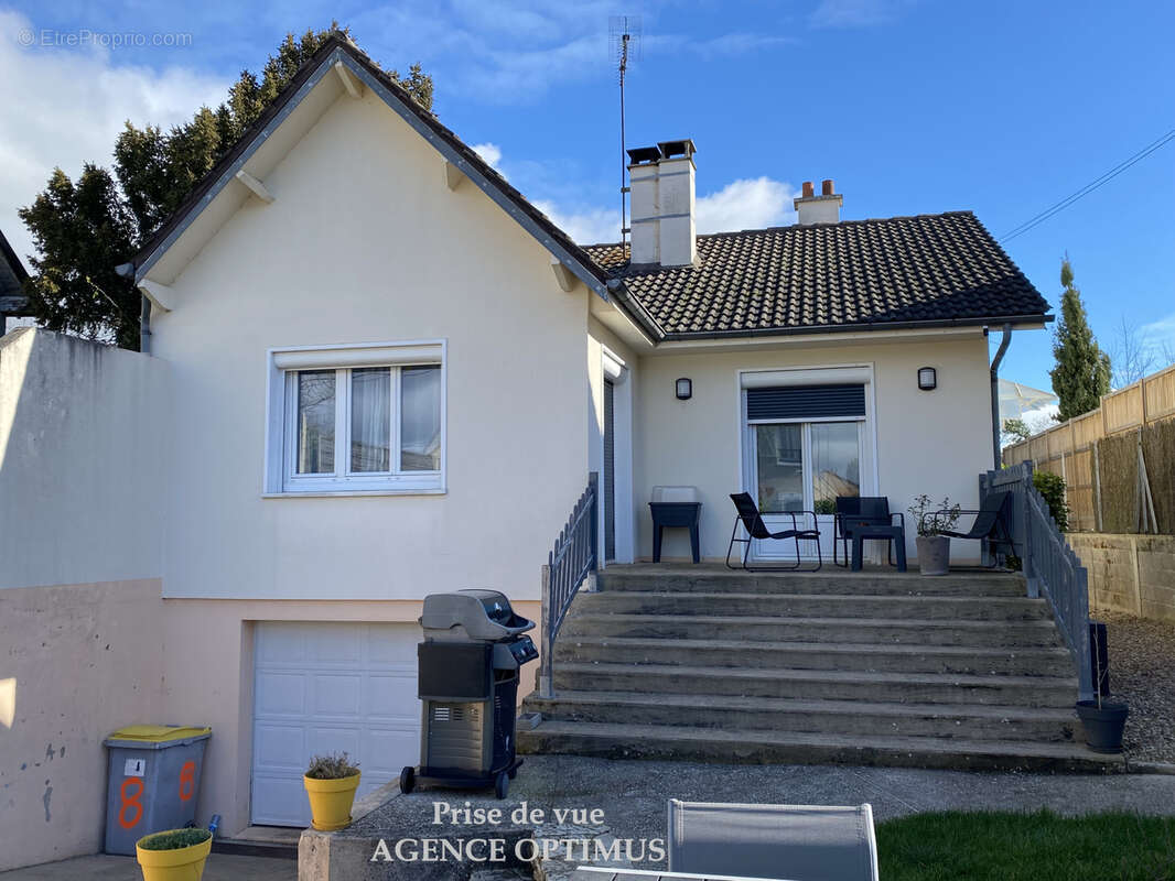 Maison à VILLENEUVE-LA-GUYARD