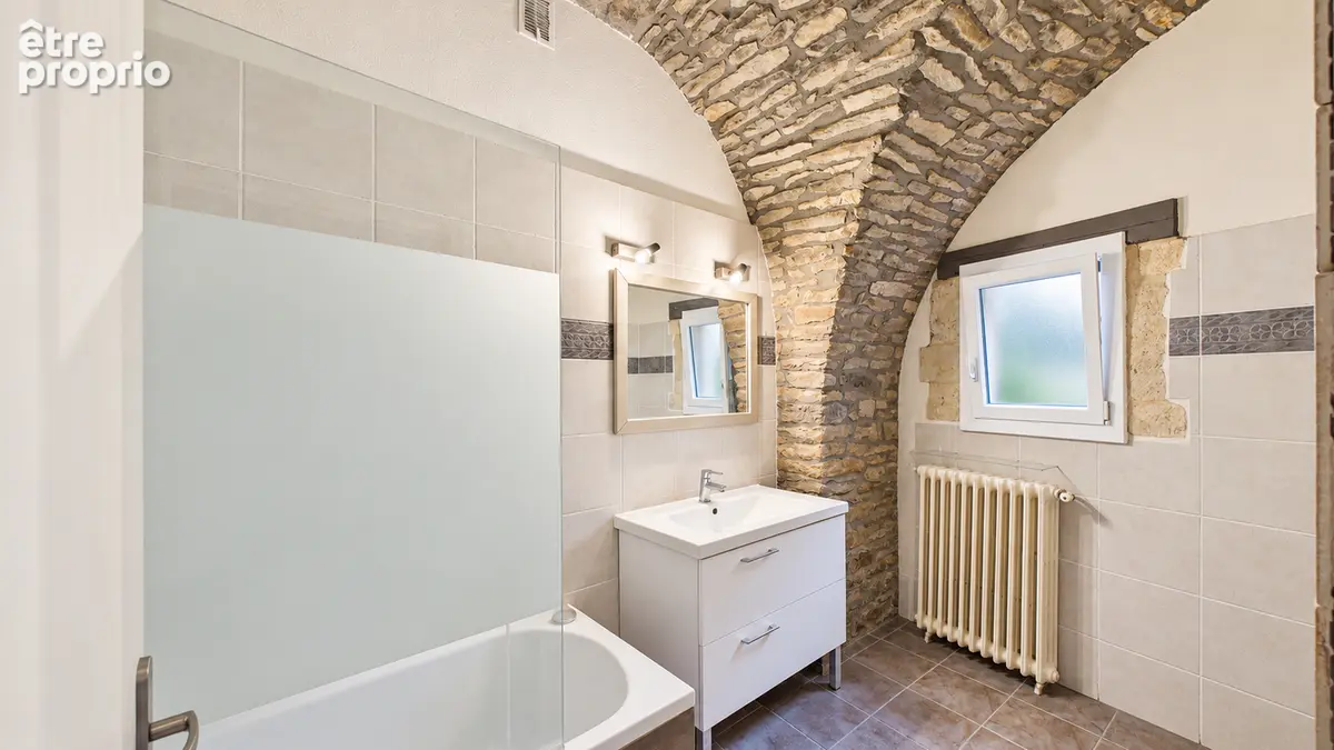 Uchaud , appartement de caractère 86 m² avec cour privative, cave voûtée et 2 chambres - photo 11