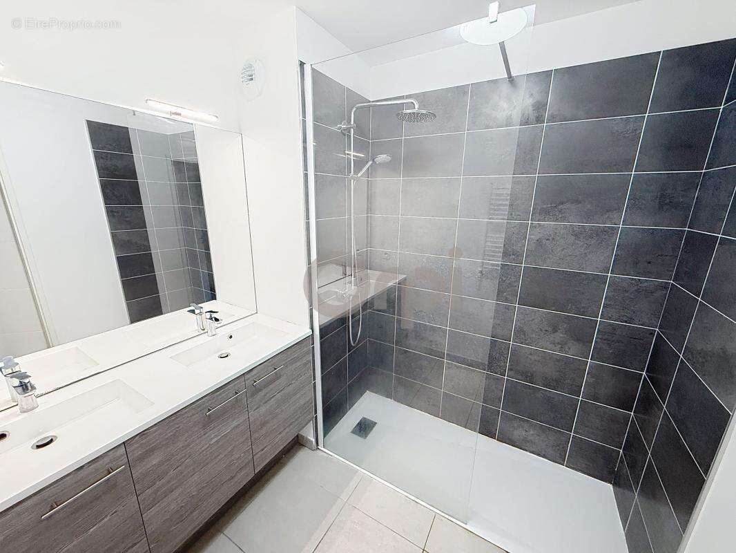 Appartement à LE MUY