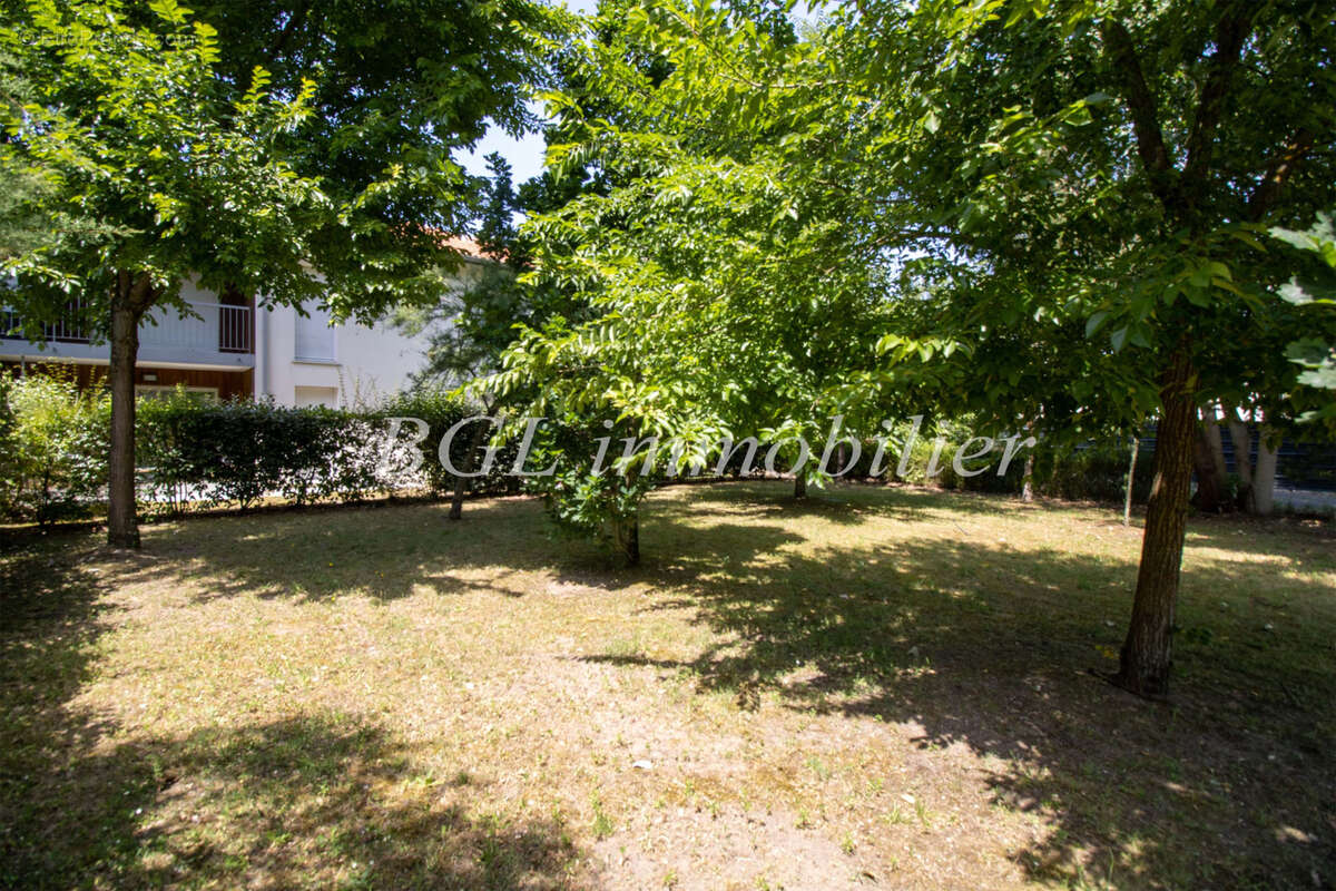 Bel appartement t2 recent avec terrasse et parking - photo 7
