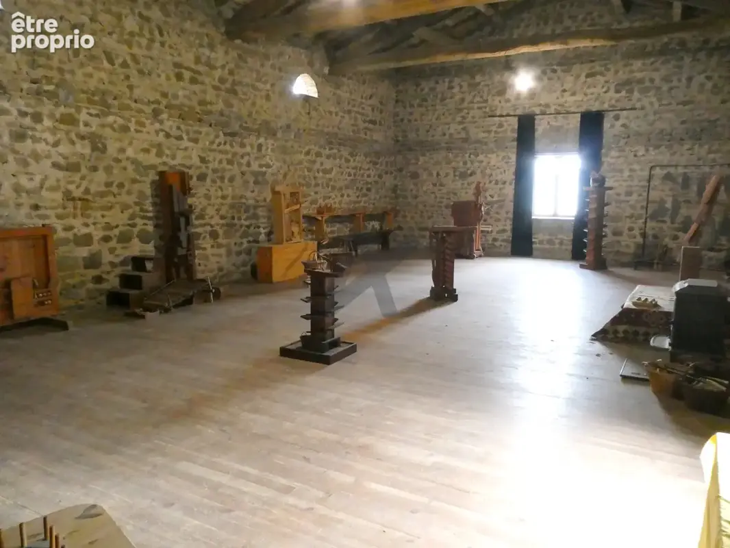 Un cachet et une situation hors du commun pour cette magnifique ferme des Monts du Lyonnais. - photo 11
