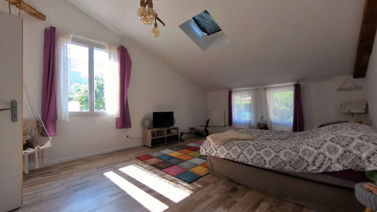 Maison à HOSTUN