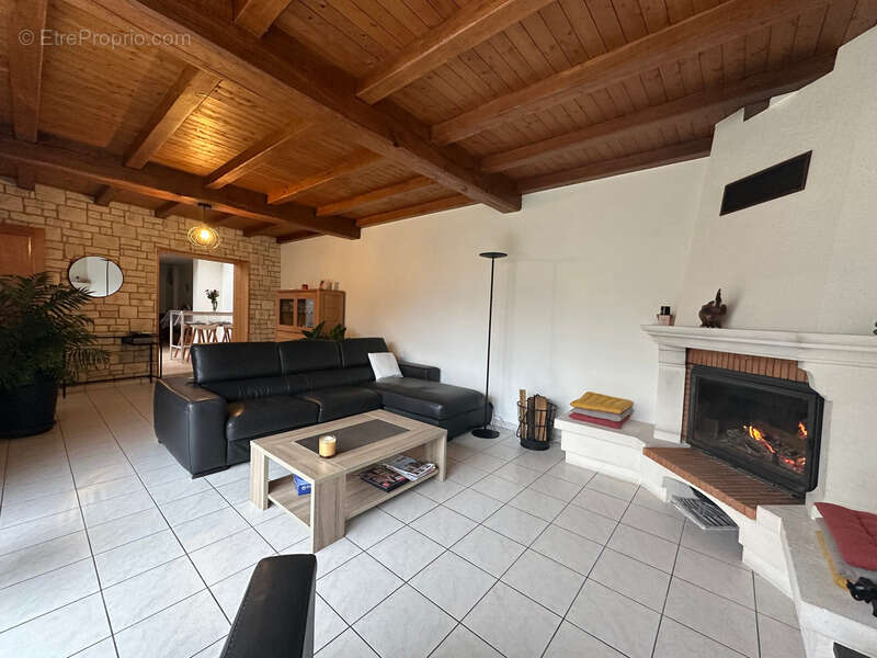 Maison à NIEUL-LE-DOLENT