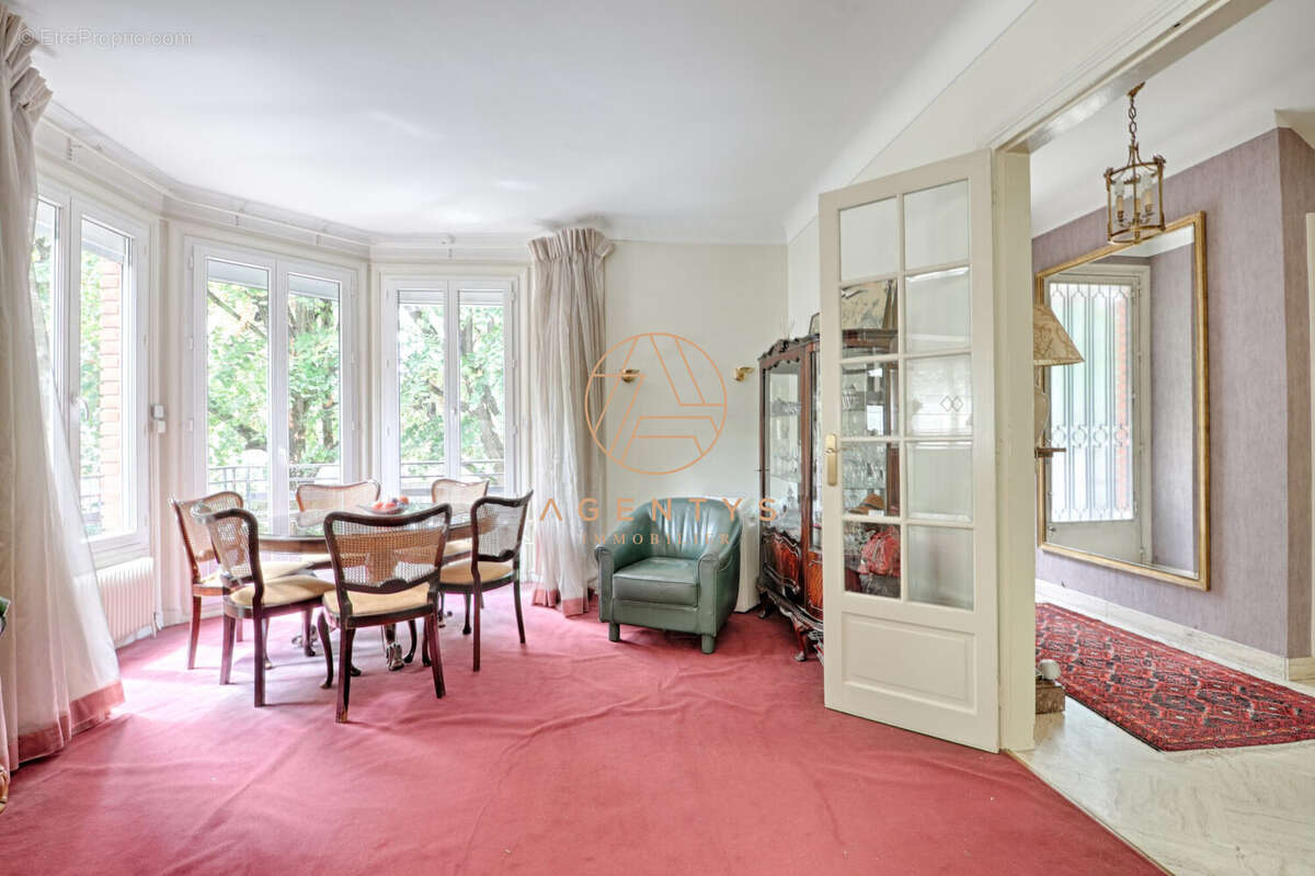 Maison à SAINT-MAUR-DES-FOSSES