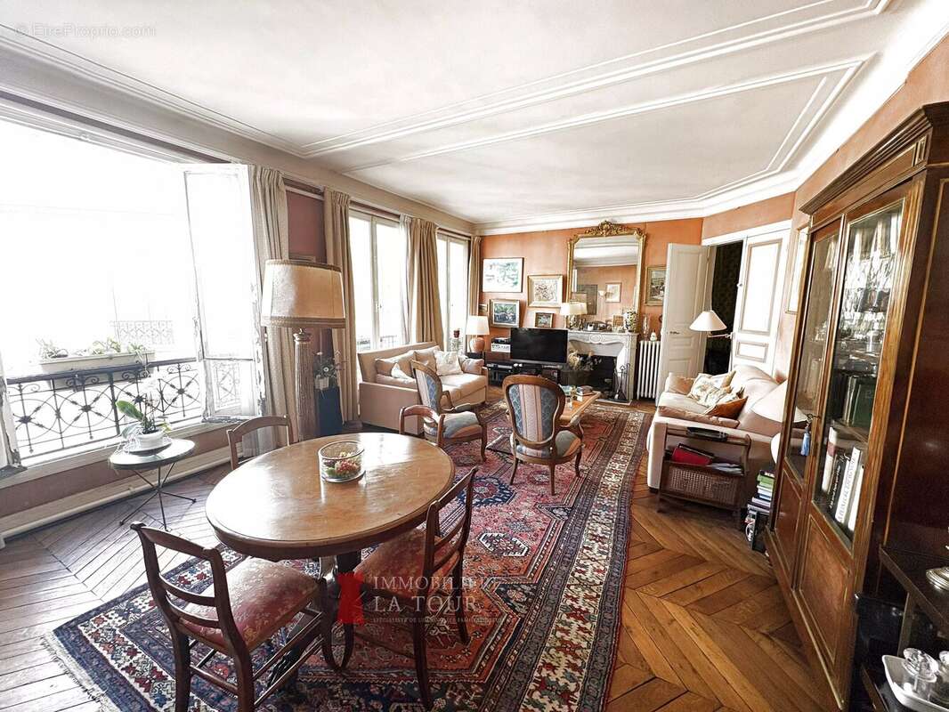 Appartement à PARIS-17E