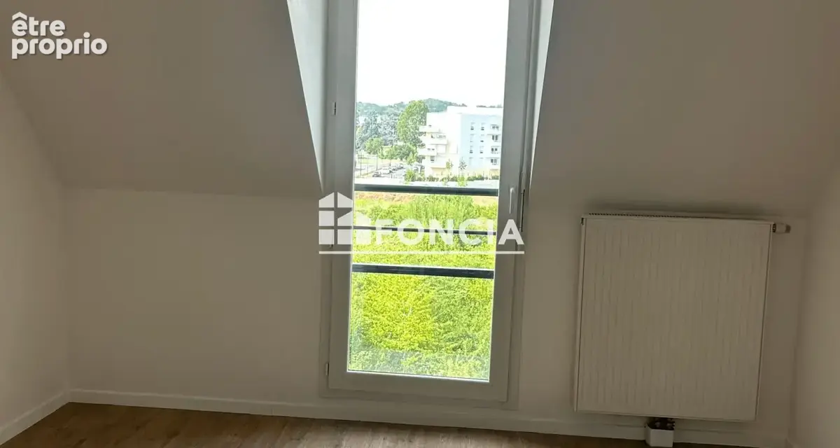 Découvre cet agréable T2, situé au 3e étage avec ascenseur, offrant une vue dégagée et un cadre pratique - photo 4