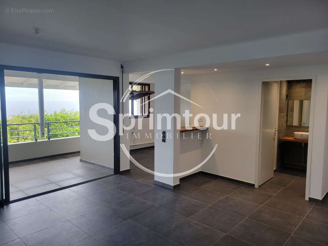 VIEUX FORT : Résidence La Rose Des Vents,  L'Octant, T3 DPLEX  No27 - photo 2