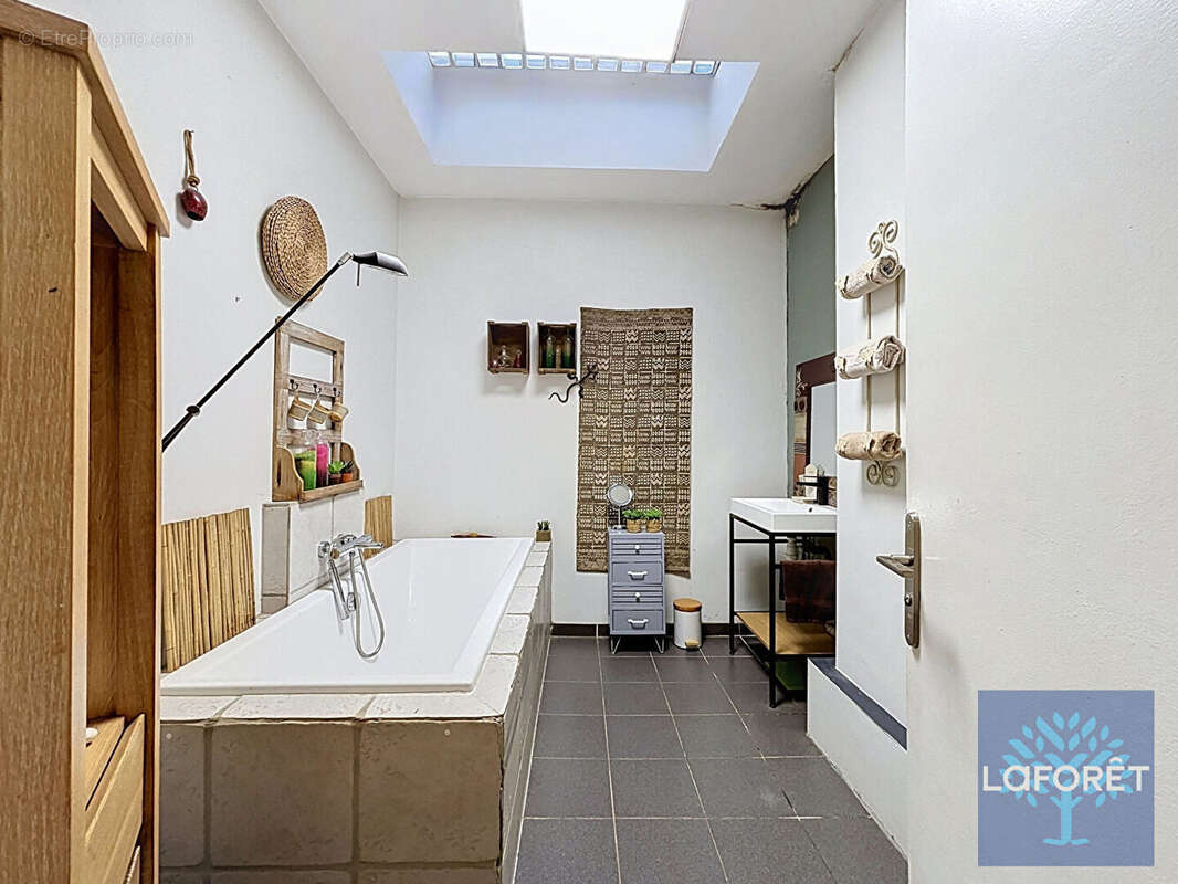 NOUVEAUTÉ !!! Appartement  115 m²  rez de jardin . - photo 11