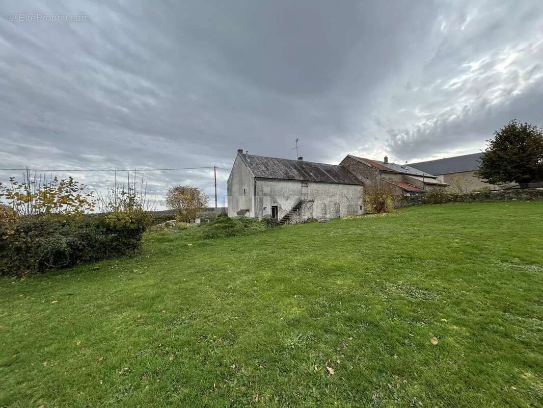 Maison à QUARRE-LES-TOMBES