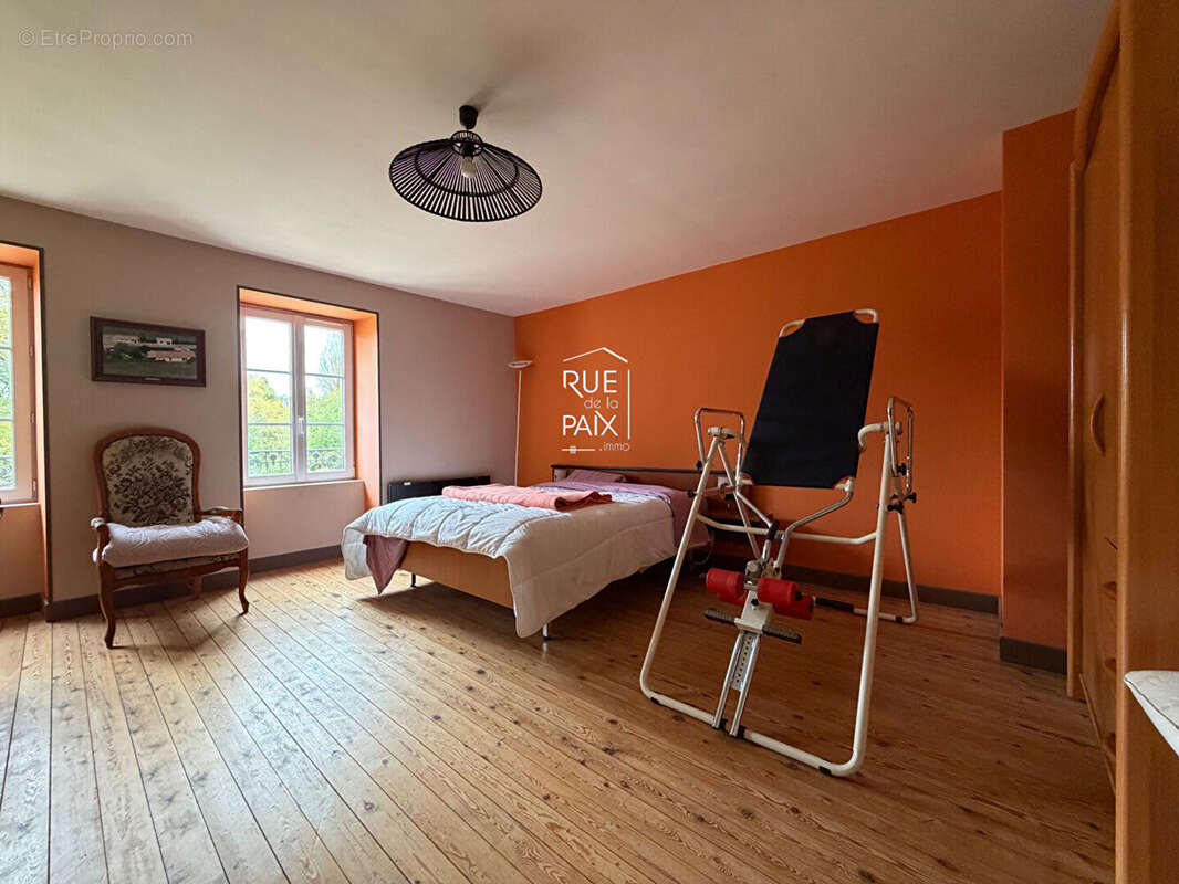 Maison à AZAY-LE-BRULE