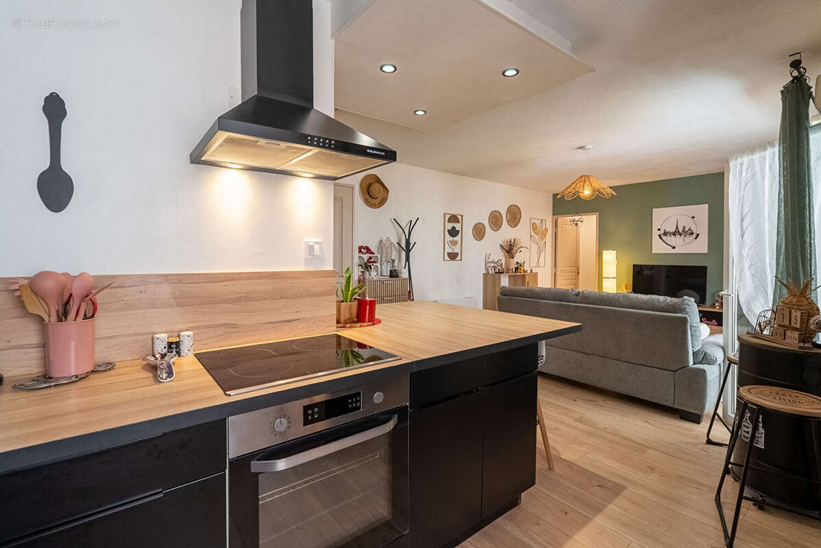 CARCASSONNE - QUARTIER DU PALAIS Appartement T3 60,80m² avec balcon, parking couvert privatif et cave - photo 8