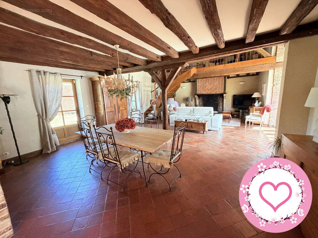 Maison 237 m² à Les Bordes  - photo 9