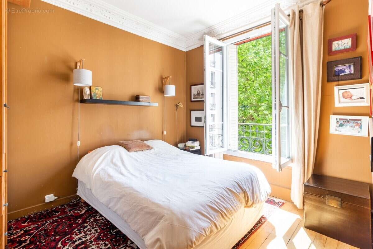 Appartement à COURBEVOIE